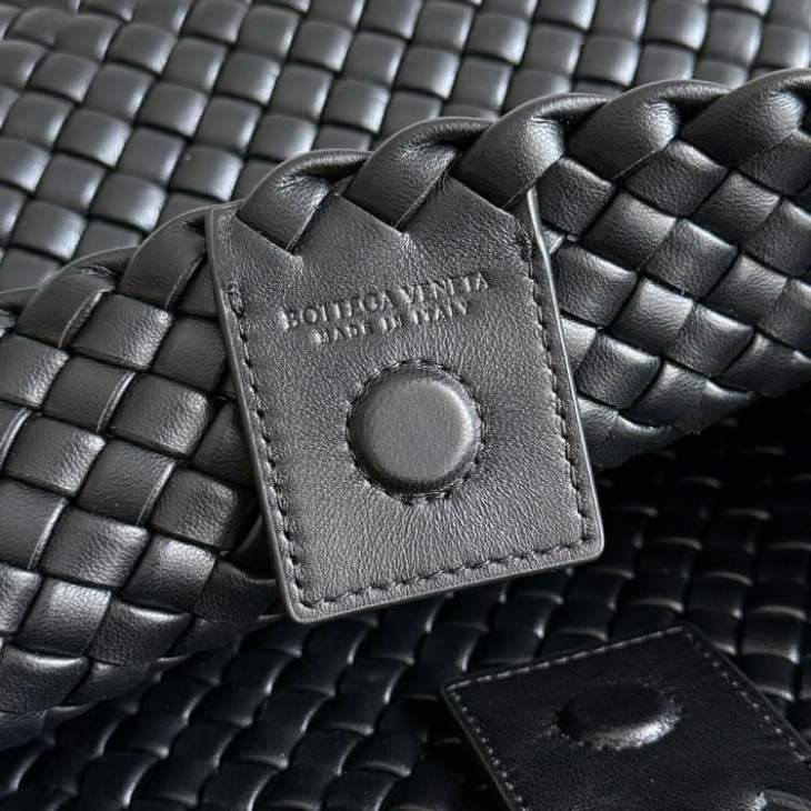 Picture of Bottega Veneta Handbags _SKUfw201146452fw